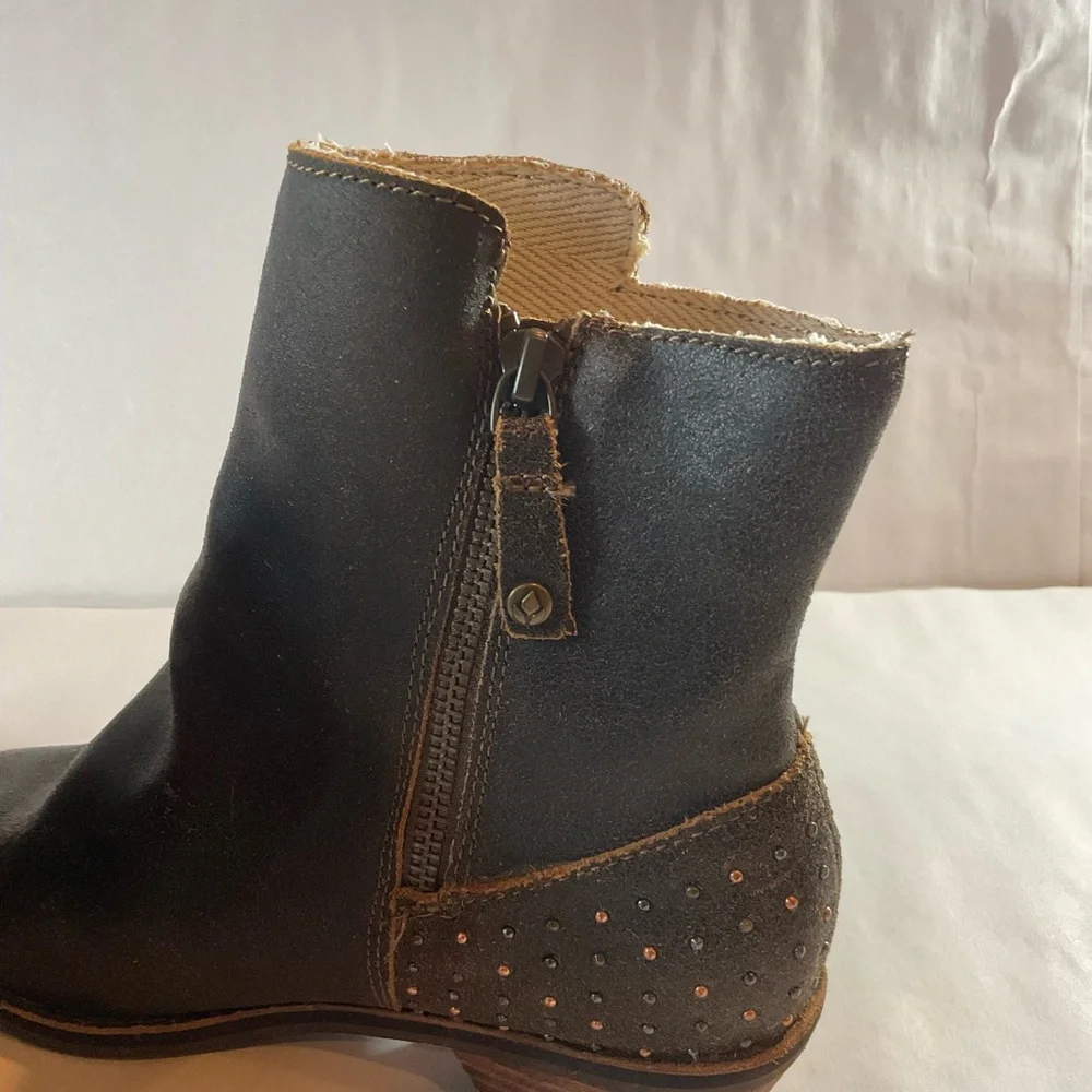 Reef Adora studded detail rustic distressed faux leather ankle boots women’s 7 - Picture 3 of 6